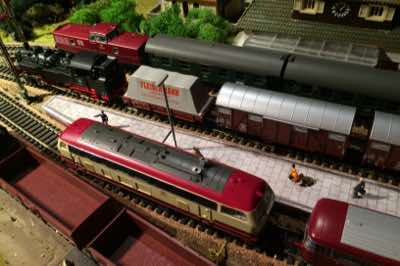 BR 218 locomotive and diesel railbus on track 3.