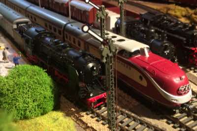BR 18 steam locomotive and VT 11.5 TEE-- it can't get better than this!